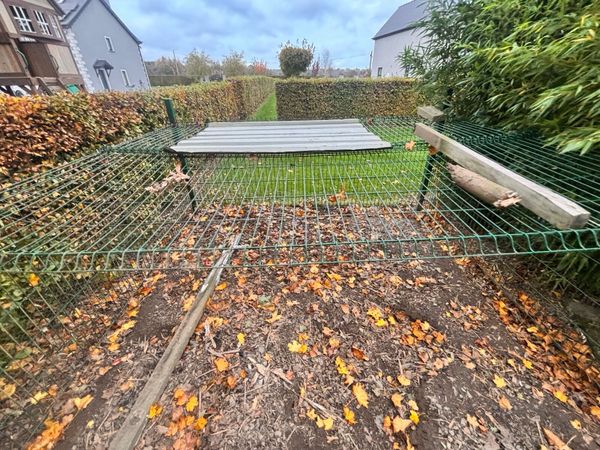 Green fencing and poles - Main image