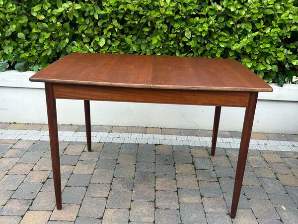 Greaves and Thomas extendable dining table - Main image