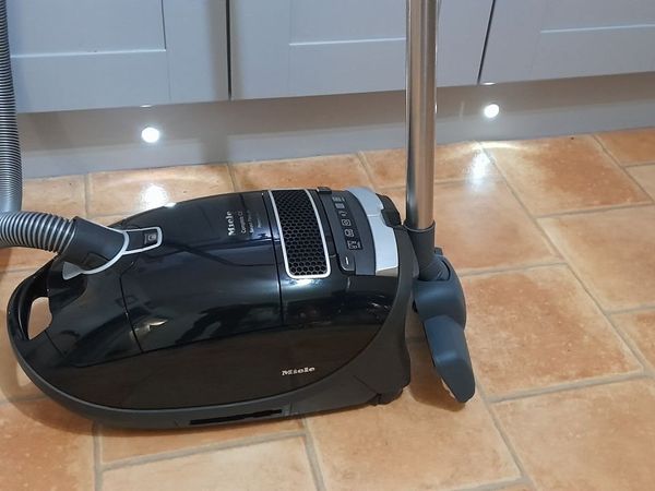 Miele vacuum hoover cleaner - Main image