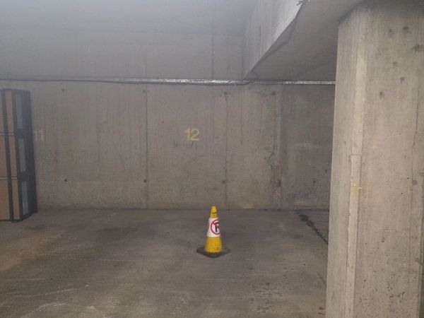 Parking space - Main image
