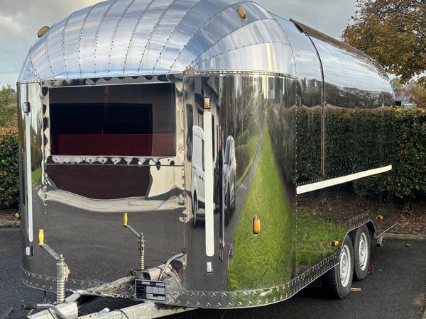 AIRSTREAM STYLE CATERING TRAILER FULL - Main image