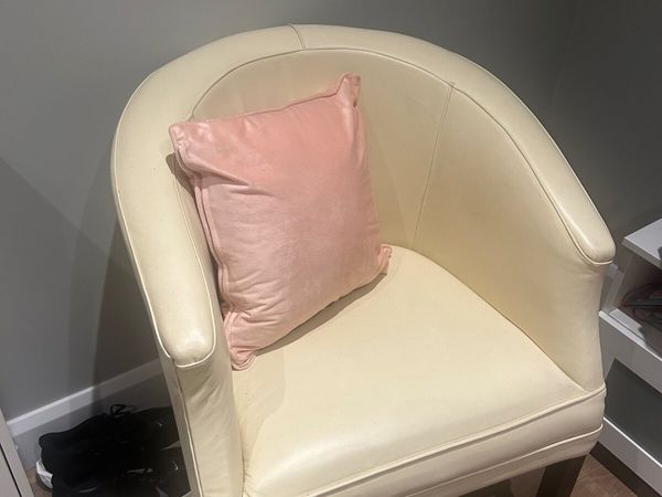 Two cream leather chairs great condition - Main image
