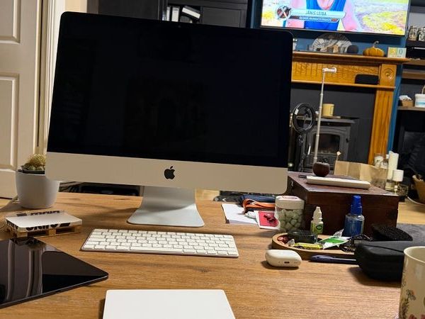 Apple iMac 21.5 Retina 4K 2017 - Main image