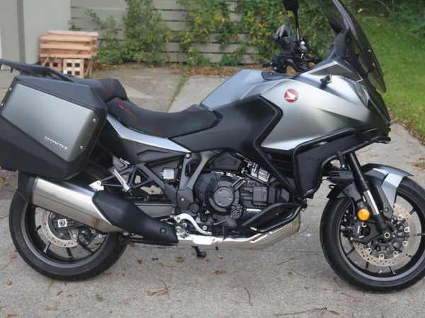 2024 Honda NT1100 DCT.    MINT - Main image
