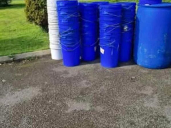Buckets and barrels - Main image