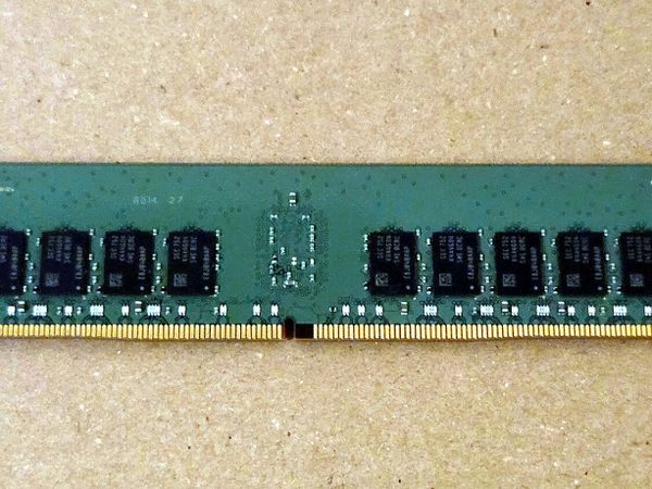 32GB DDR4 ECC RDIMM 2400 SK Hynix HMA84GR7AFR4N-UH - Main image