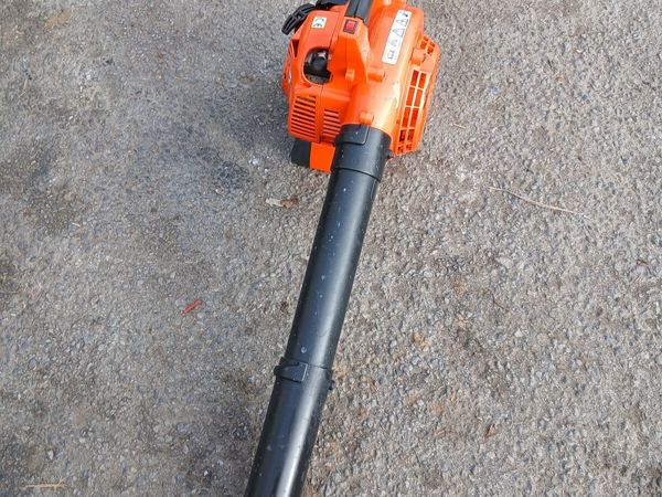 Leaf blower petrol read about add priced 40e - Main image