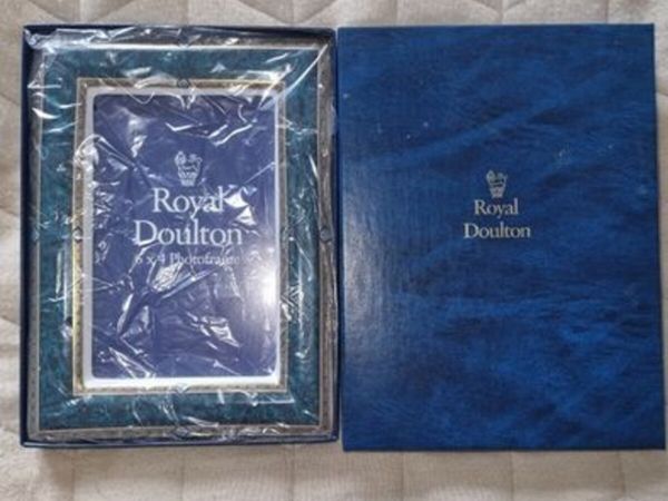 Royal Doulton porcelain frame - Main image
