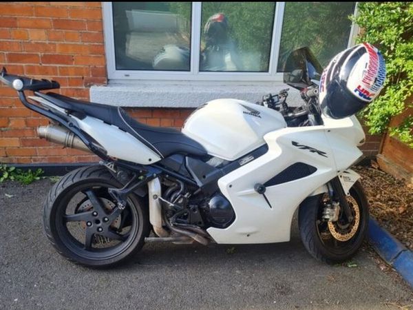 Vfr800vtec - Main image