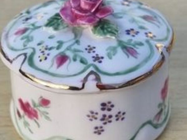 Vintage porcelain trinket box - Main image