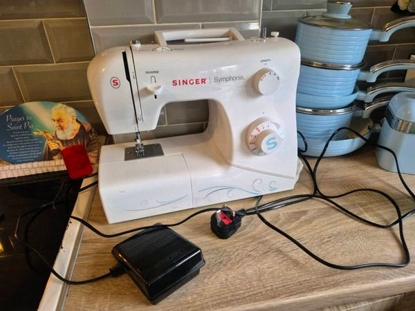 Selling my faithful Singer Symphonie 2250 sewing m - Main image