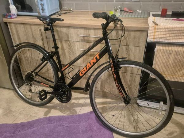 LADIES GIANT EXPRESSION BIKE 
18” FRAME  BRAKES AN - Main image