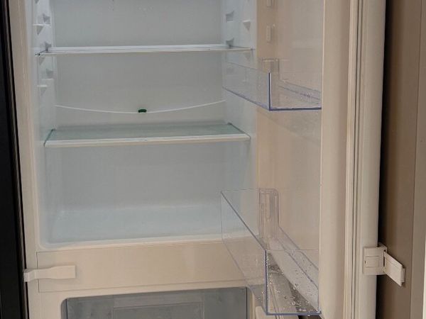 Electrolux Integrated 70/30 Fridge Freezer (LNS5LE - Main image