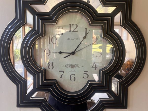 Ornate Black clock - Main image