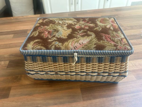 Vintage knitting and sewing stuff - Main image