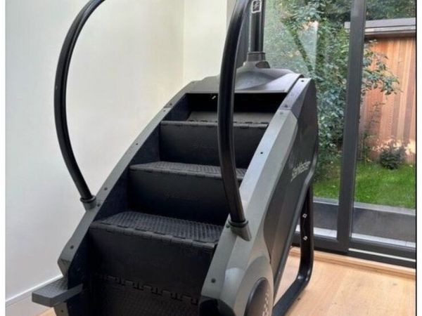 Stair master climbing stairs resistance/cardio gym - Main image