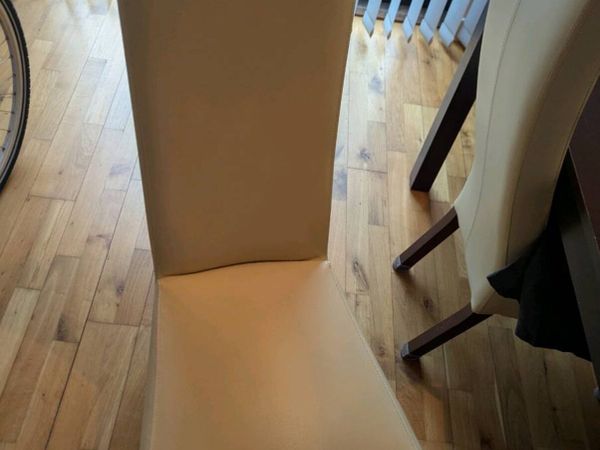 Dining room table and 4 chairs - Main image