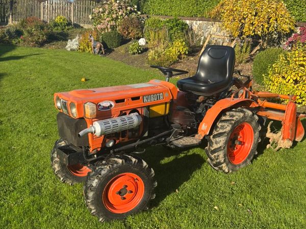 Kubota B7100 Compact Tractor - Main image
