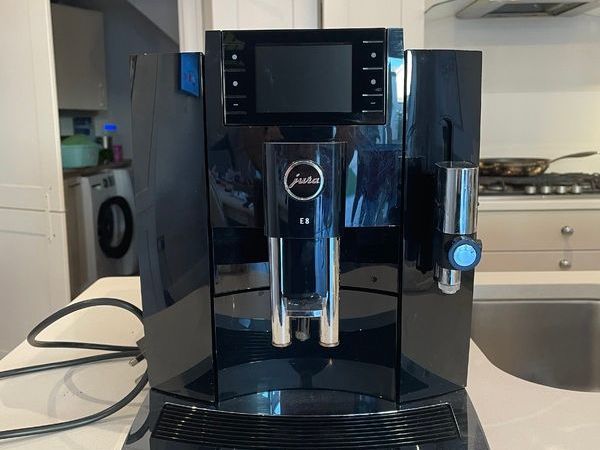 Jura E8 coffee machine - Main image