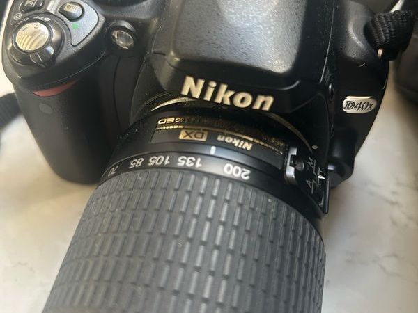 Nikon D40x Body, 2 lenses, charger and bag. Full starter kit! - Main image