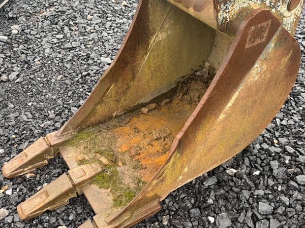 Strickland 2ft65mm pin  digging bucket with teeth - Main image
