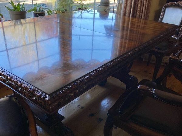 Table and 8 chairs - Main image