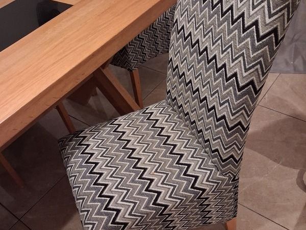 Oak dining table with black glass insert and 6 chairs - Main image