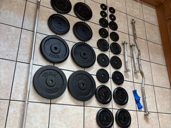 Massive Gym All Metal Weights And Bar Set!! - Main image