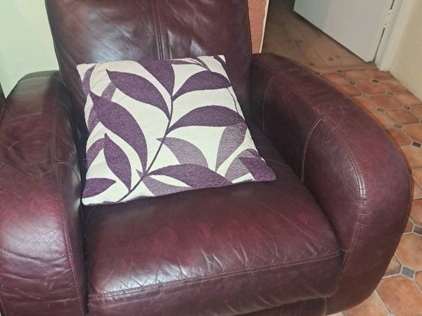 2 leather Recliners - Main image