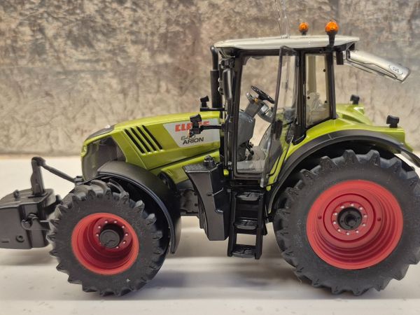 Claas 640 Arion tractor model - Main image
