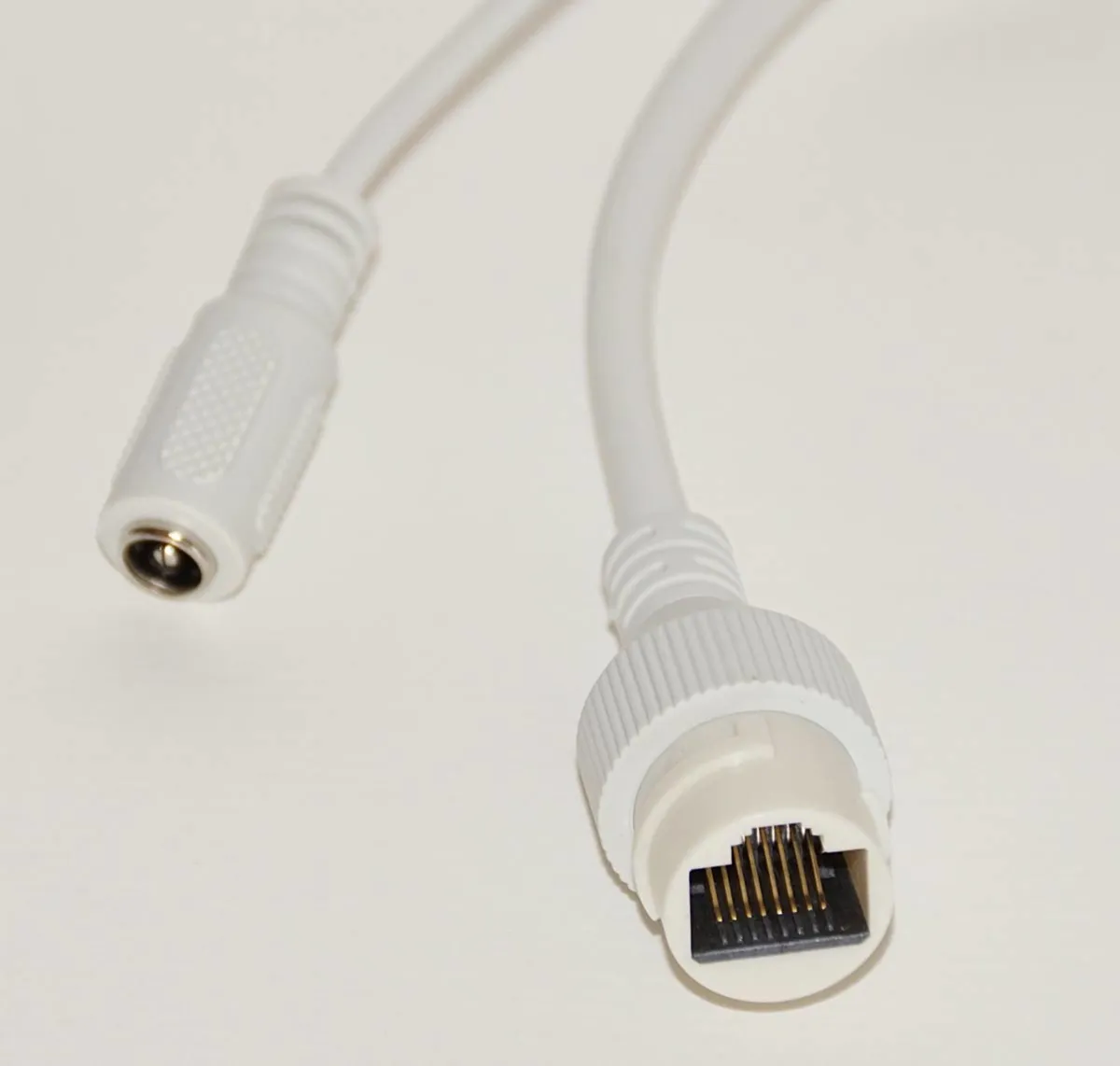 HIKVision 4MP Darkfighter IP camera - Mobile View - Image 2