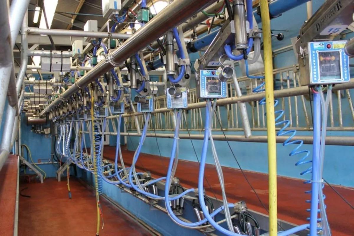 Dairy Farm Milking Parlour paint 5 liters - Image 1