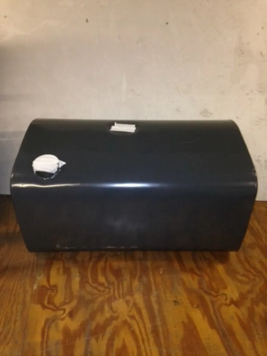 Volvo FM9 Volvo Diesel Tank - Image 3