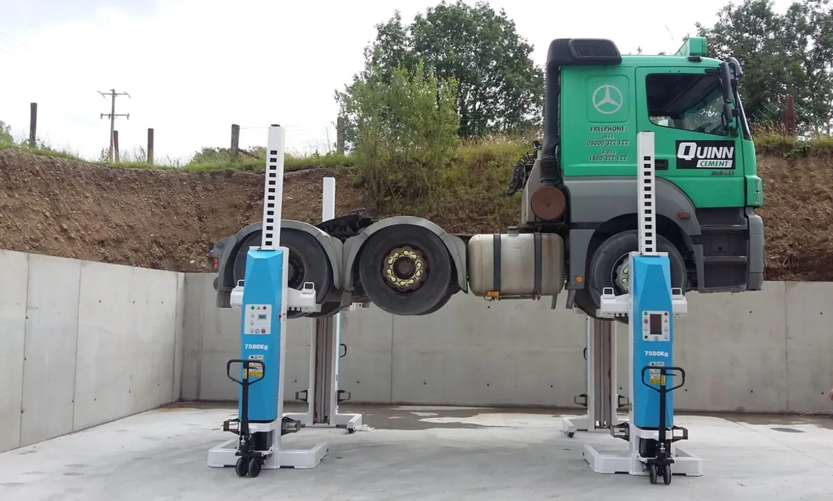 HGV Truck Column Lifts - Image 1