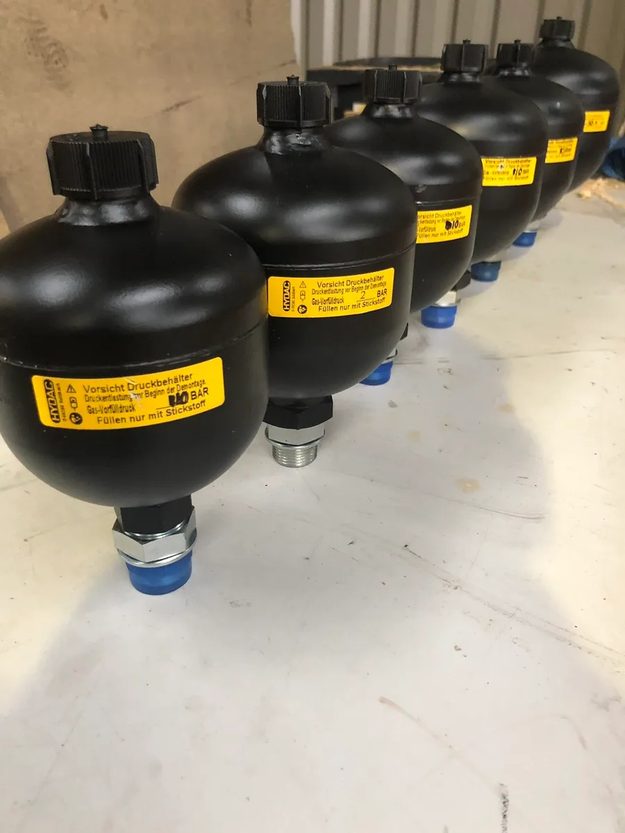 Massey ferguson Accumulators - Image 1