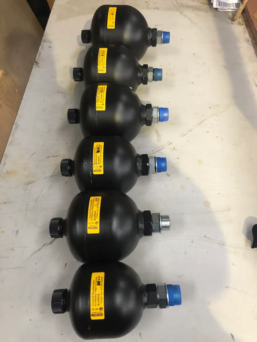 Massey ferguson Accumulators - Image 3