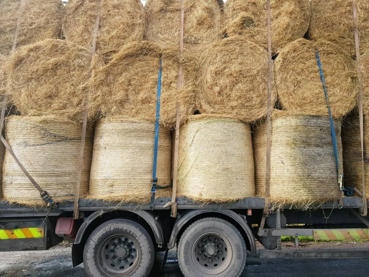 Hay and straw Delivered - Image 2