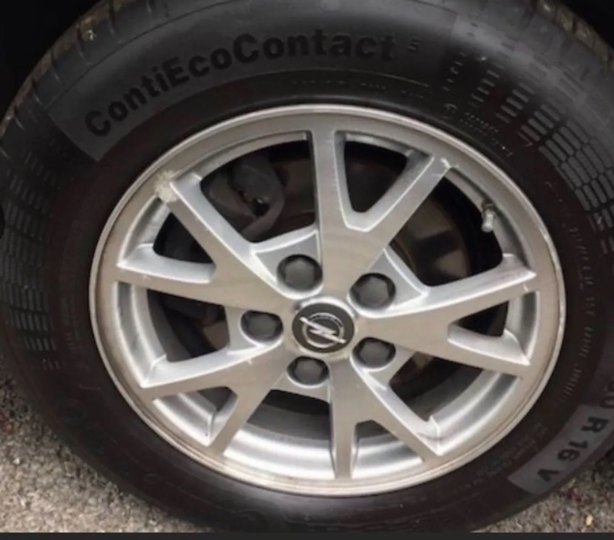 16” genuine insignia alloys & tyres - Image 1