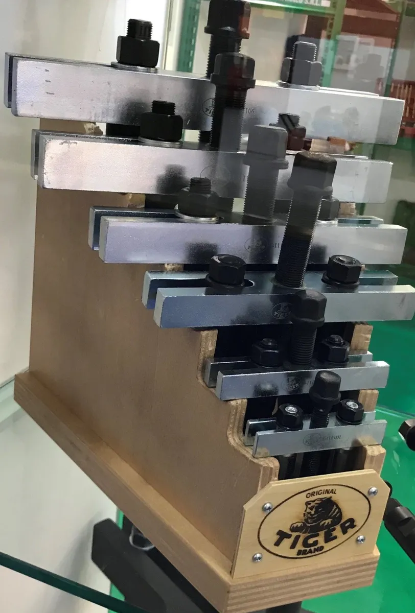 Selection of Bearing Puller kits - Image 2