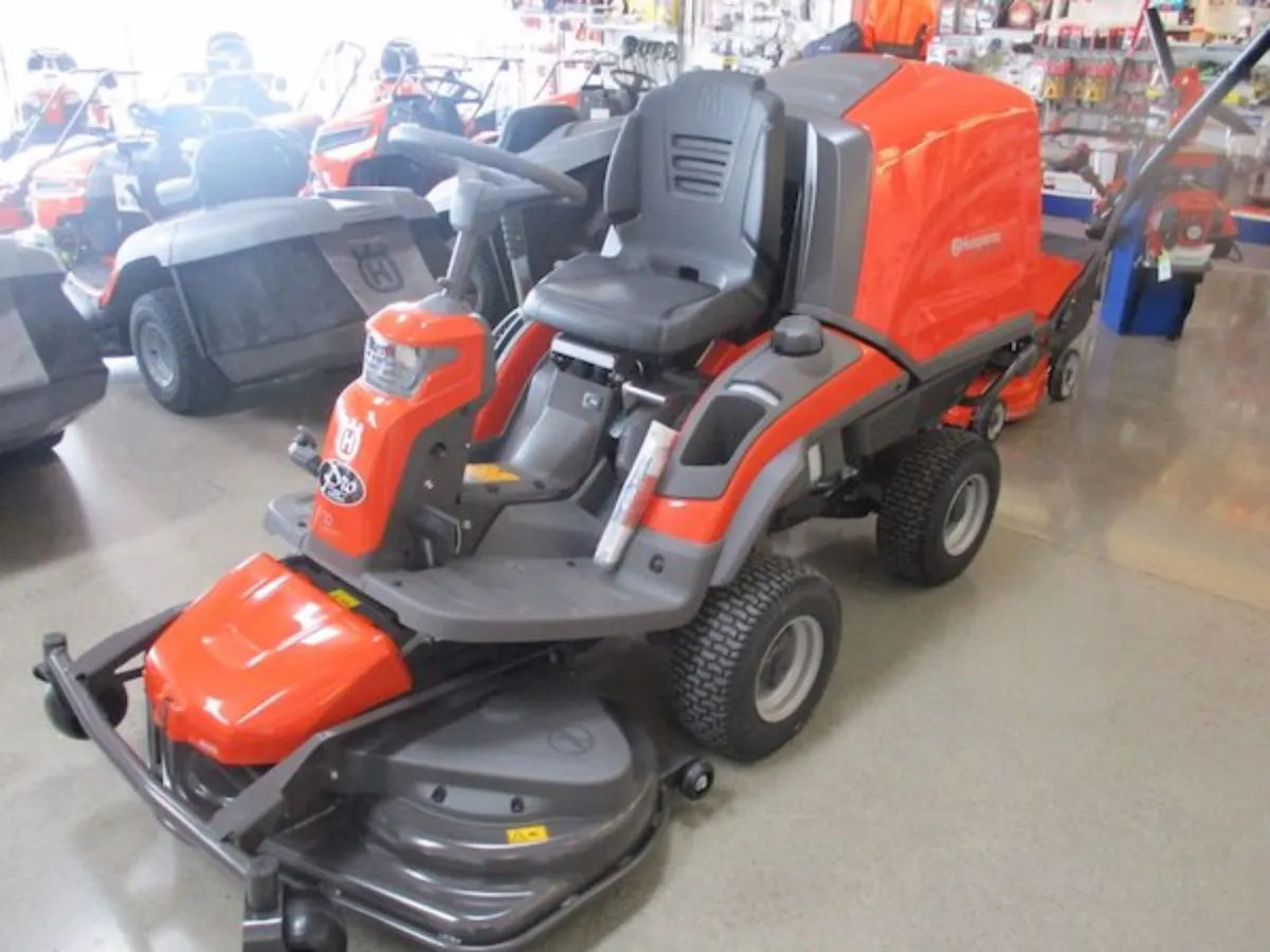 Husqvarna rider collector front deck mower - Image 1