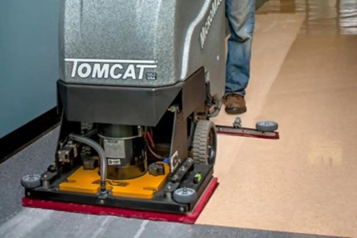 Tomcat MicroMini 24E scrubber dryer - Image 4