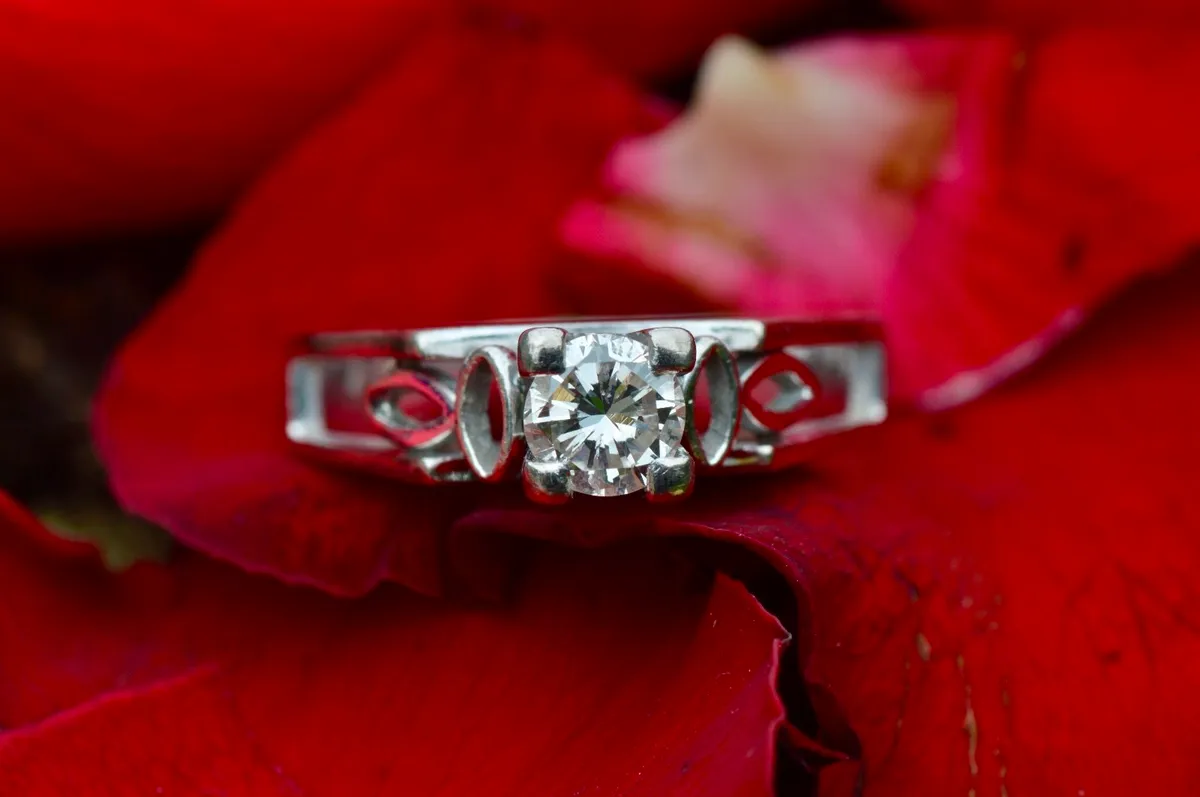 Vintage 1970s Diamond Solitaire Ring - 18ct W/g - Image 4