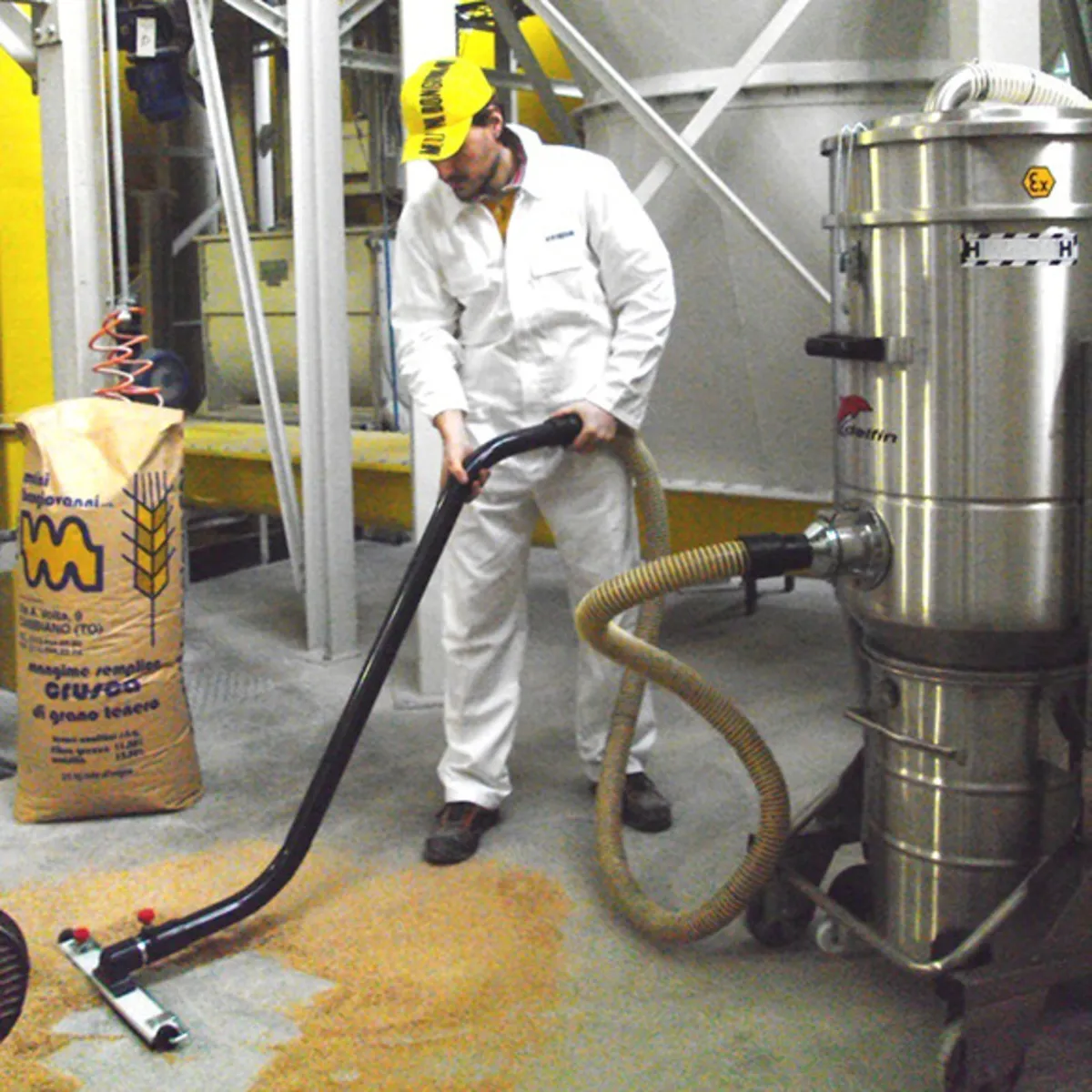 Delfin Industrial vacuum cleaner - Image 1