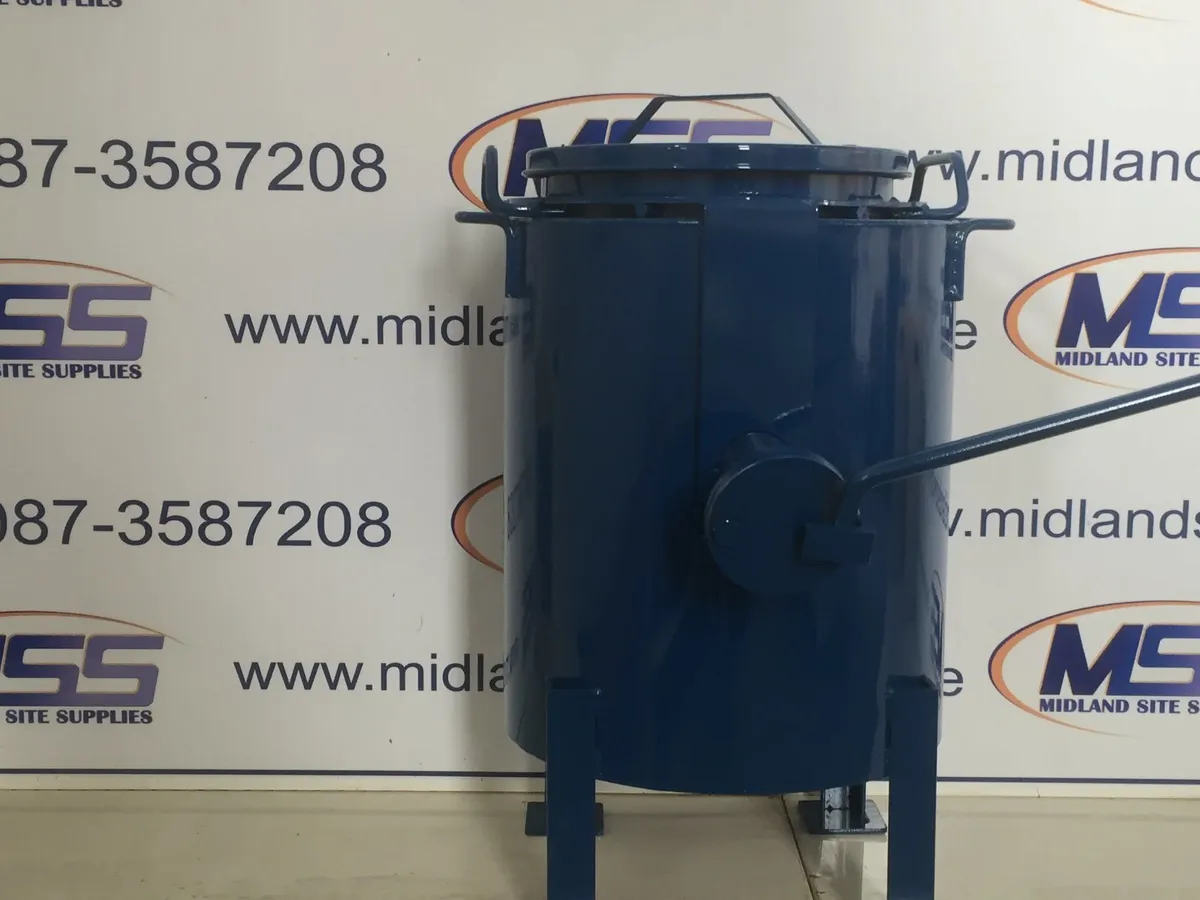 Bitumen/Tarmac /Pitch pots @MSS - Image 1