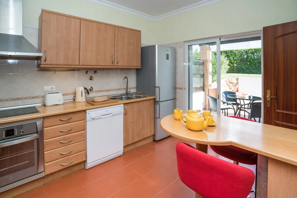 Luxury 2 / 3 bed apt for rent Carvoeiro Portugal. - Image 3