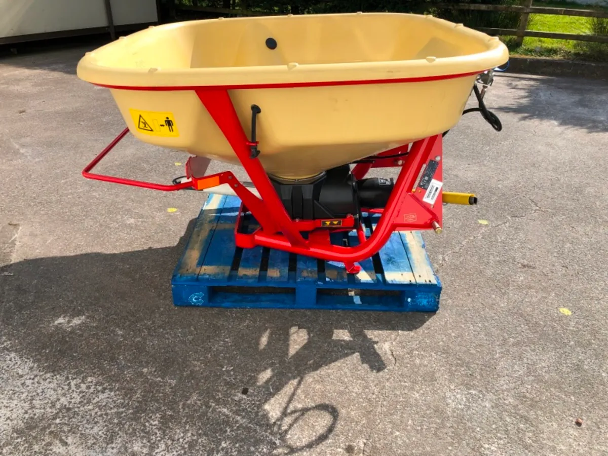 Vicon PS 754 Fertiliser Spreader - Image 4
