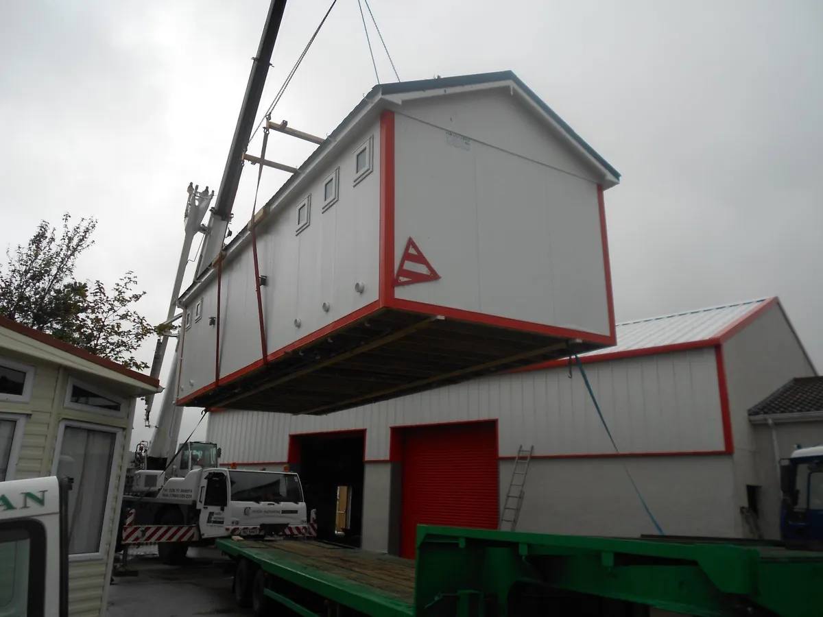 mobile home transport and cranage - Image 4