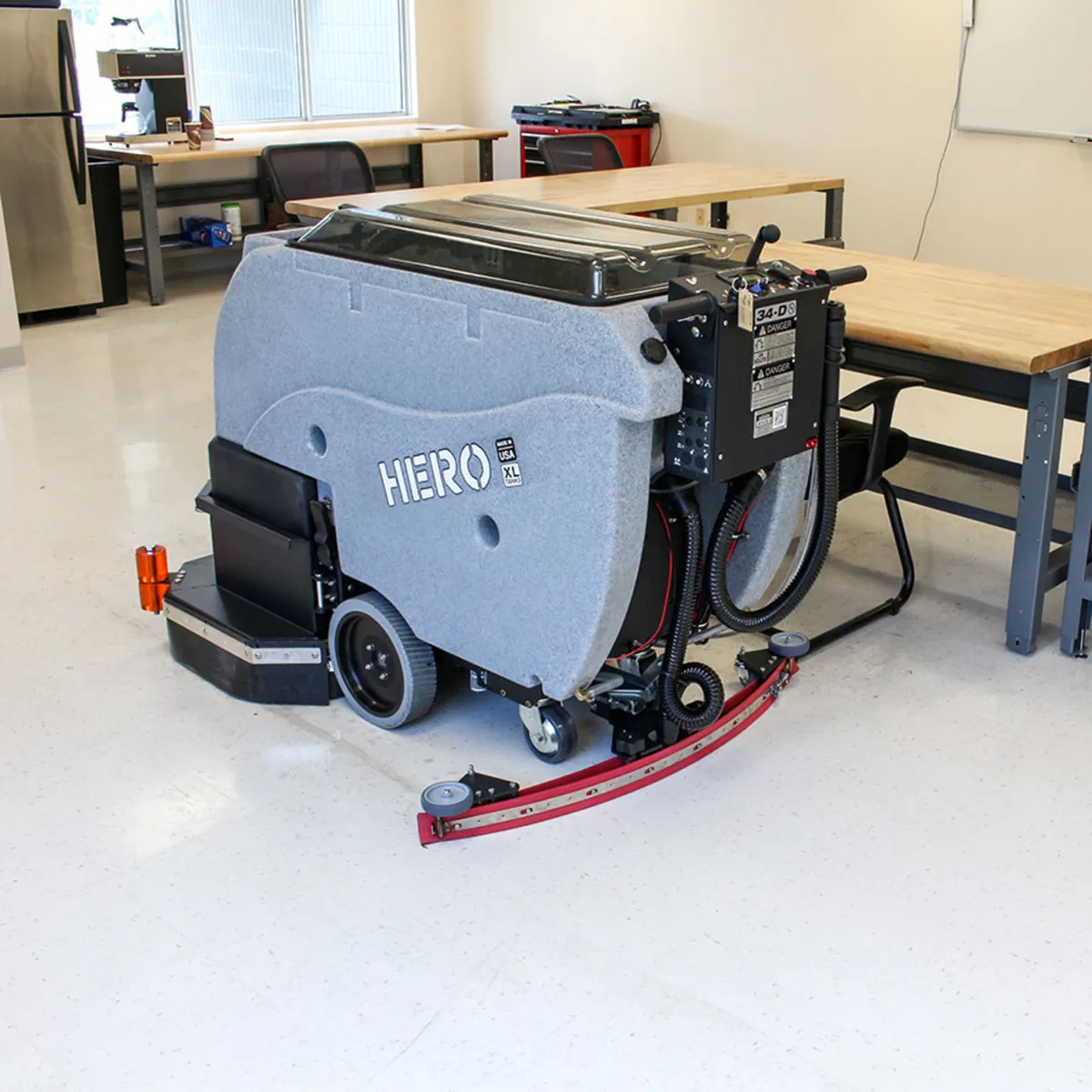 Tomcat Hero 34D Large scrubber dryer - Image 3