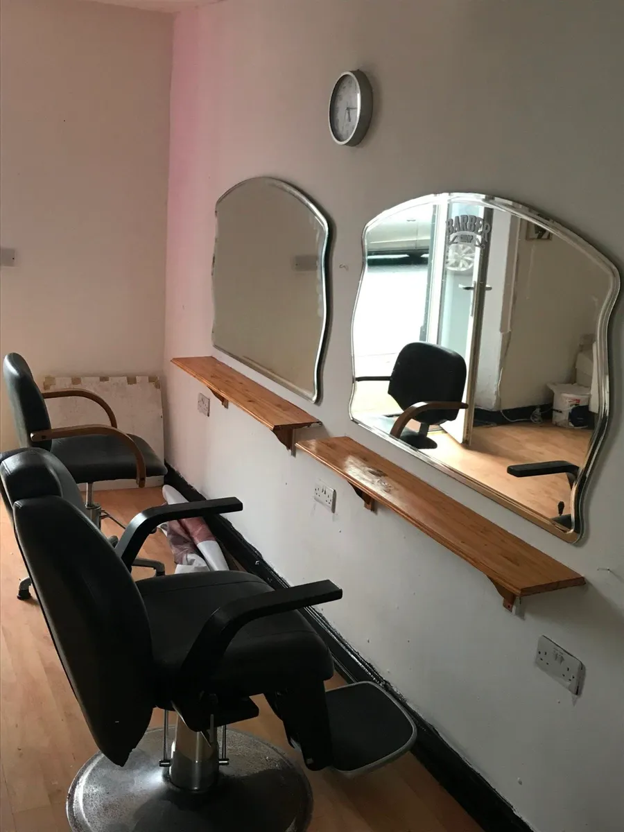 BARBER SHOP AND HOUSE TO LET .. ,READ AD - Image 2