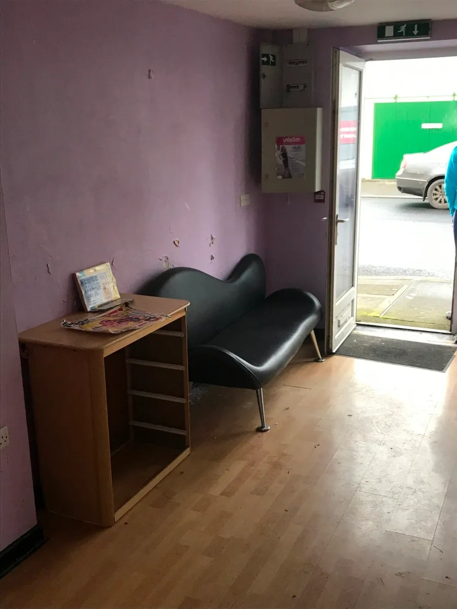 HAIR SALON  FULLY EQUIPPED TO LET READ AD - Image 3